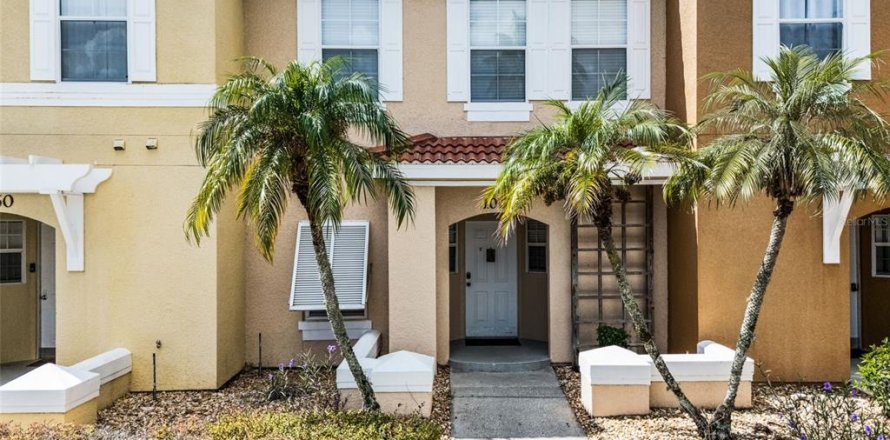 Adosado en Kissimmee, Florida 3 dormitorios, 119.94 m2 № 1885463