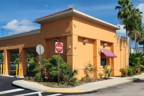 Commercial property in Margate, Florida № 1984765 - photo 1