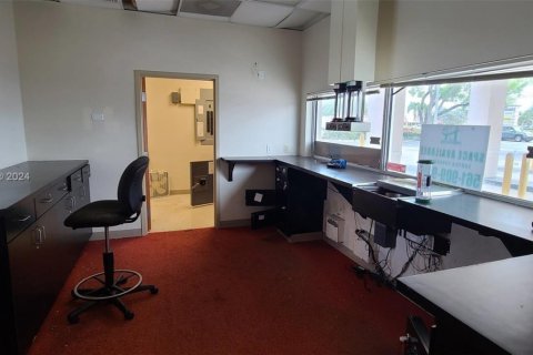 Commercial property in Margate, Florida № 1984765 - photo 4