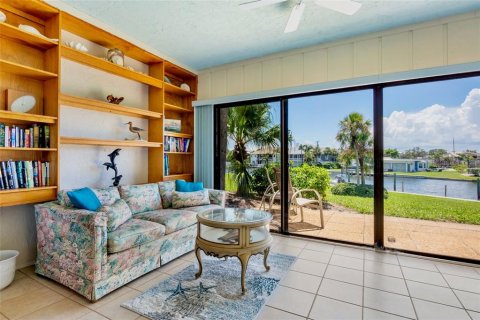Condo in Holmes Beach, Florida, 2 bedrooms  № 1880706 - photo 17