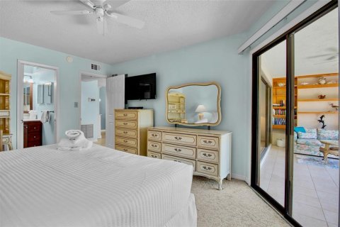 Condo in Holmes Beach, Florida, 2 bedrooms  № 1880706 - photo 29