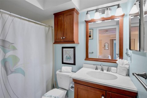 Condo in Holmes Beach, Florida, 2 bedrooms  № 1880706 - photo 30