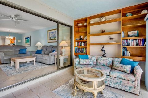 Condo in Holmes Beach, Florida, 2 bedrooms  № 1880706 - photo 16