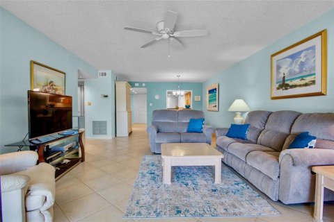 Condo in Holmes Beach, Florida, 2 bedrooms  № 1880706 - photo 15