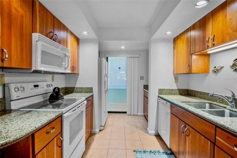 Condo in Holmes Beach, Florida, 2 bedrooms  № 1880706 - photo 7