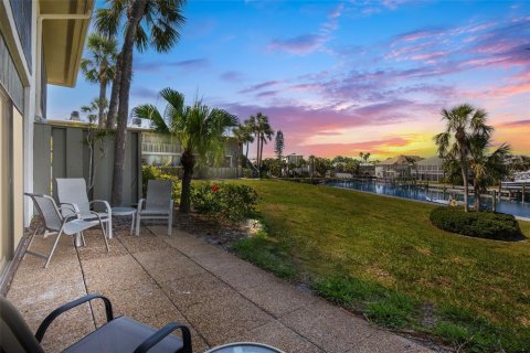 Condo in Holmes Beach, Florida, 2 bedrooms  № 1880706 - photo 20