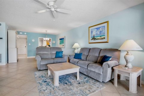 Condo in Holmes Beach, Florida, 2 bedrooms  № 1880706 - photo 14