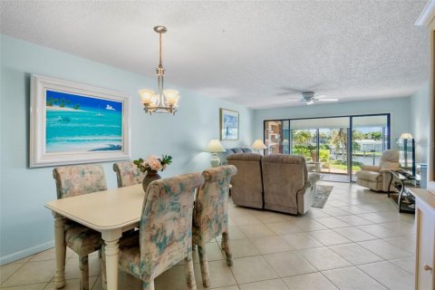 Condo in Holmes Beach, Florida, 2 bedrooms  № 1880706 - photo 12