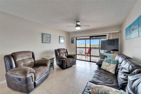 Condo in Ruskin, Florida, 2 bedrooms  № 1620502 - photo 9