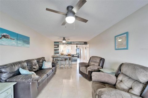 Condo in Ruskin, Florida, 2 bedrooms  № 1620502 - photo 12
