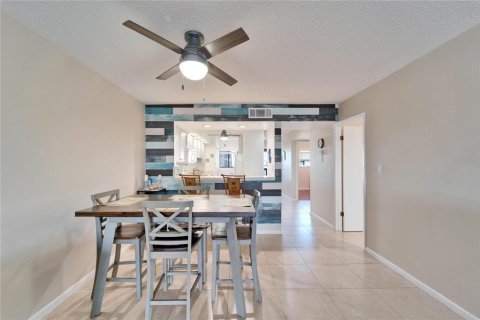 Condo in Ruskin, Florida, 2 bedrooms  № 1620502 - photo 14