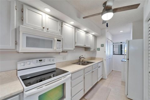Condo in Ruskin, Florida, 2 bedrooms  № 1620502 - photo 18