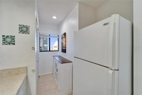 Condo in Ruskin, Florida, 2 bedrooms  № 1620502 - photo 21