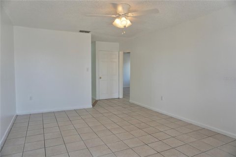 Appartement à louer à Lake Wales, Floride: 2 chambres, 87.7 m2 № 2377982 - photo 2