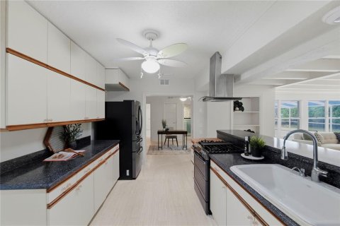 House in Clearwater, Florida 4 bedrooms, 236.06 sq.m. № 2299608 - photo 22