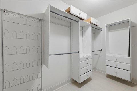 House in Clearwater, Florida 4 bedrooms, 236.06 sq.m. № 2299608 - photo 28