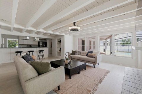 House in Clearwater, Florida 4 bedrooms, 236.06 sq.m. № 2299608 - photo 2
