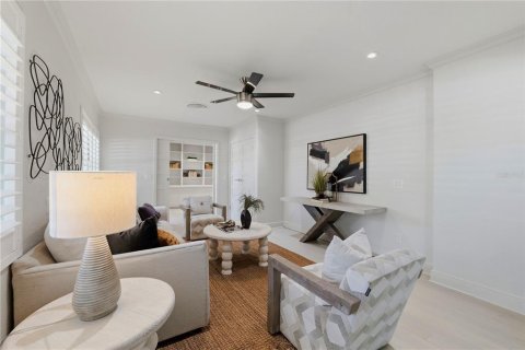 House in Clearwater, Florida 4 bedrooms, 236.06 sq.m. № 2299608 - photo 8