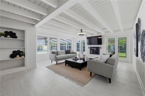 House in Clearwater, Florida 4 bedrooms, 236.06 sq.m. № 2299608 - photo 16