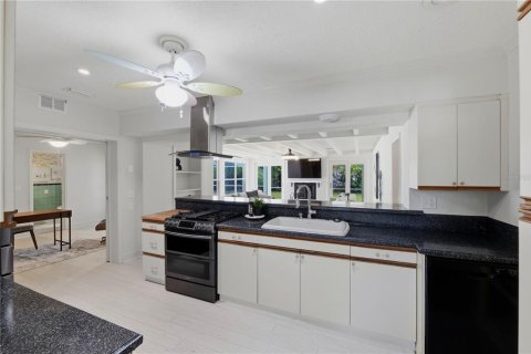 House in Clearwater, Florida 4 bedrooms, 236.06 sq.m. № 2299608 - photo 23