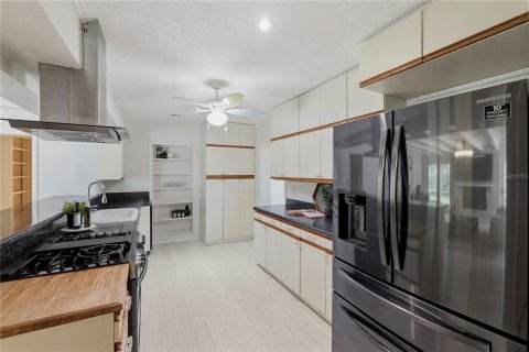House in Clearwater, Florida 4 bedrooms, 236.06 sq.m. № 2299608 - photo 21