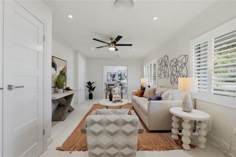 House in Clearwater, Florida 4 bedrooms, 236.06 sq.m. № 2299608 - photo 7