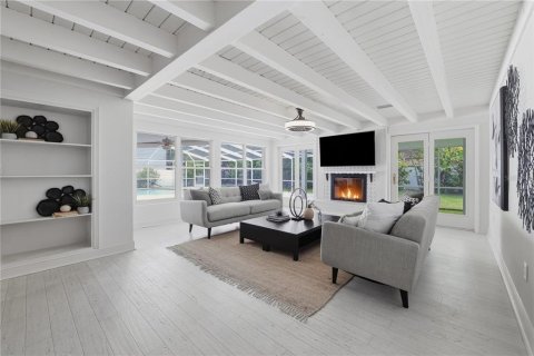 House in Clearwater, Florida 4 bedrooms, 236.06 sq.m. № 2299608 - photo 10