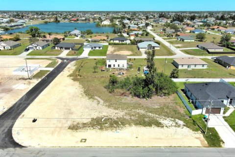 Terreno en venta en Cape Coral, Florida № 1937912 - foto 12