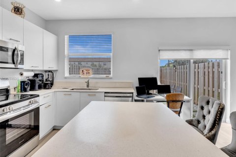 Touwnhouse à louer à Miami, Floride: 3 chambres, 123.37 m2 № 2168905 - photo 19