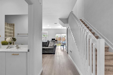 Touwnhouse à louer à Miami, Floride: 3 chambres, 123.37 m2 № 2168905 - photo 8