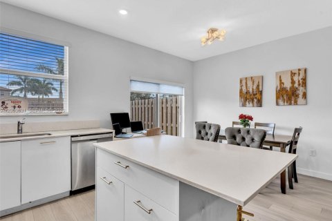 Touwnhouse à louer à Miami, Floride: 3 chambres, 123.37 m2 № 2168905 - photo 20