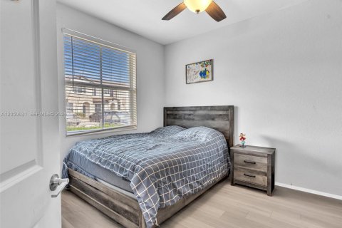 Touwnhouse à louer à Miami, Floride: 3 chambres, 123.37 m2 № 2168905 - photo 6
