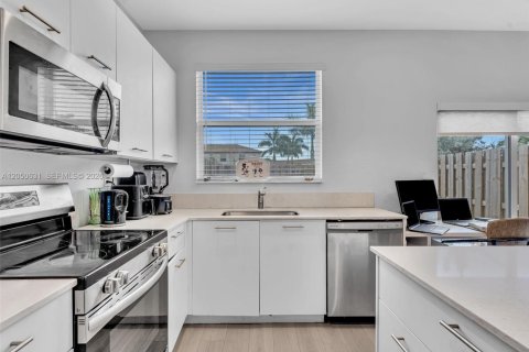 Touwnhouse à louer à Miami, Floride: 3 chambres, 123.37 m2 № 2168905 - photo 21
