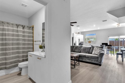 Touwnhouse à louer à Miami, Floride: 3 chambres, 123.37 m2 № 2168905 - photo 9
