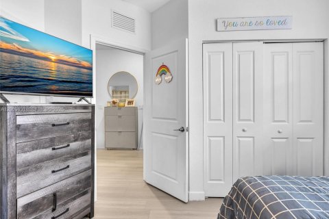Touwnhouse à louer à Miami, Floride: 3 chambres, 123.37 m2 № 2168905 - photo 7