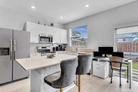 Touwnhouse à louer à Miami, Floride: 3 chambres, 123.37 m2 № 2168905 - photo 16