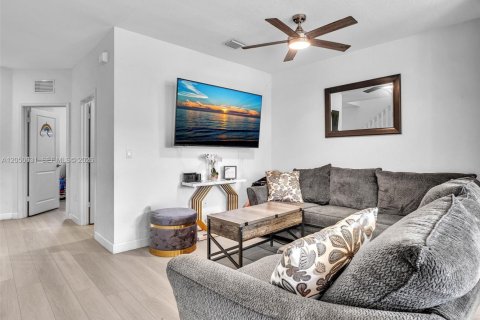 Touwnhouse à louer à Miami, Floride: 3 chambres, 123.37 m2 № 2168905 - photo 17