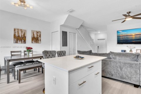 Touwnhouse à louer à Miami, Floride: 3 chambres, 123.37 m2 № 2168905 - photo 22