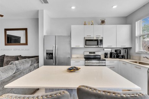 Touwnhouse à louer à Miami, Floride: 3 chambres, 123.37 m2 № 2168905 - photo 24