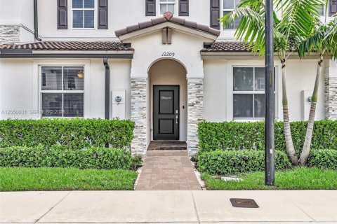 Touwnhouse à louer à Miami, Floride: 3 chambres, 123.37 m2 № 2168905 - photo 3
