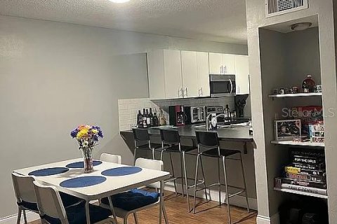 Condo in Orlando, Florida, 2 bedrooms  № 1909816 - photo 12