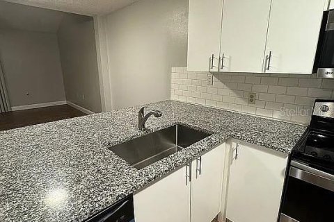 Condo in Orlando, Florida, 2 bedrooms  № 1909816 - photo 20