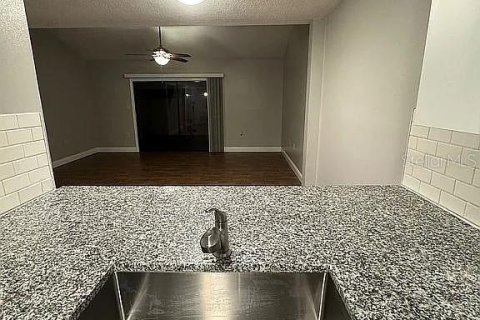 Condo in Orlando, Florida, 2 bedrooms  № 1909816 - photo 19