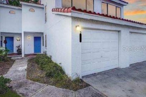 Condo in Orlando, Florida, 2 bedrooms  № 1909816 - photo 1