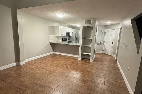 Condo in Orlando, Florida, 2 bedrooms  № 1909816 - photo 10