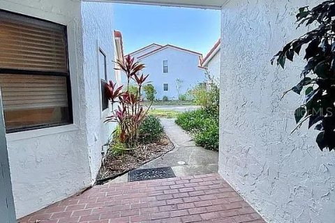 Condo in Orlando, Florida, 2 bedrooms  № 1909816 - photo 2