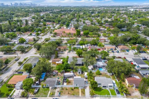 Casa en venta en Miami, Florida, 2 dormitorios, 69.49 m2 № 1784109 - foto 9
