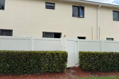 Touwnhouse à vendre à Miami, Floride: 3 chambres, 165.09 m2 № 1874456 - photo 9