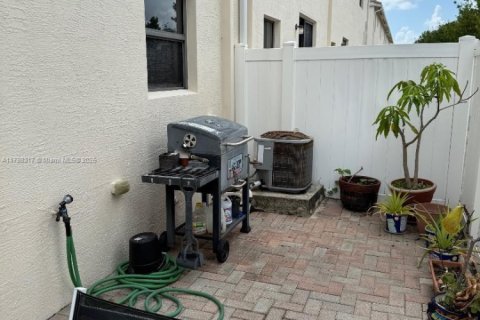 Touwnhouse à vendre à Miami, Floride: 3 chambres, 165.09 m2 № 1874456 - photo 7