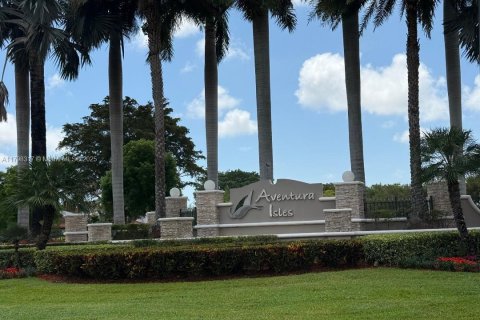 Touwnhouse à vendre à Miami, Floride: 3 chambres, 165.09 m2 № 1874456 - photo 1